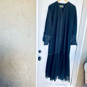 Abaya arabi Black With Veil with hearts
Size 54